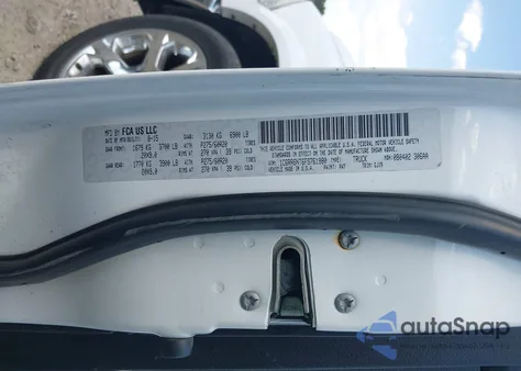 2015 Ram 1500 Laramie z USA, uszkodzony, nr VIN 1C6RR6NT6FS761980